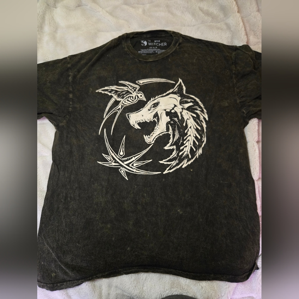 Hot Topic Black Wolf Graphic Tee